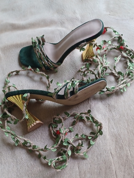 Shoes - Floral Motive Super Cute Heeled Sandals